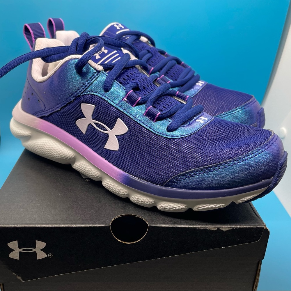 Under Armour youth sz 4 running shoe **brand new in box**